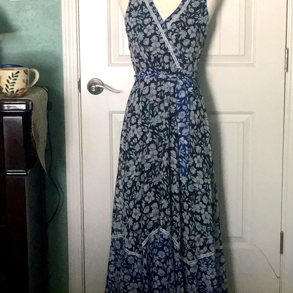 Gabby Skye Dresses & Skirts - Stunning Gabby Skye floral maxi dress size 4